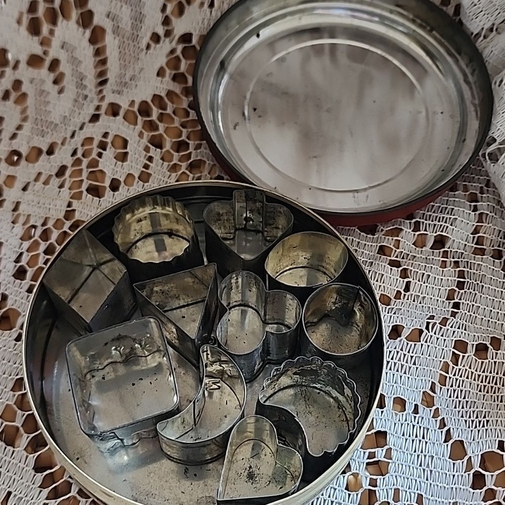 Vintage Japan Canape' Rusted Hors Doeuvre Cutters